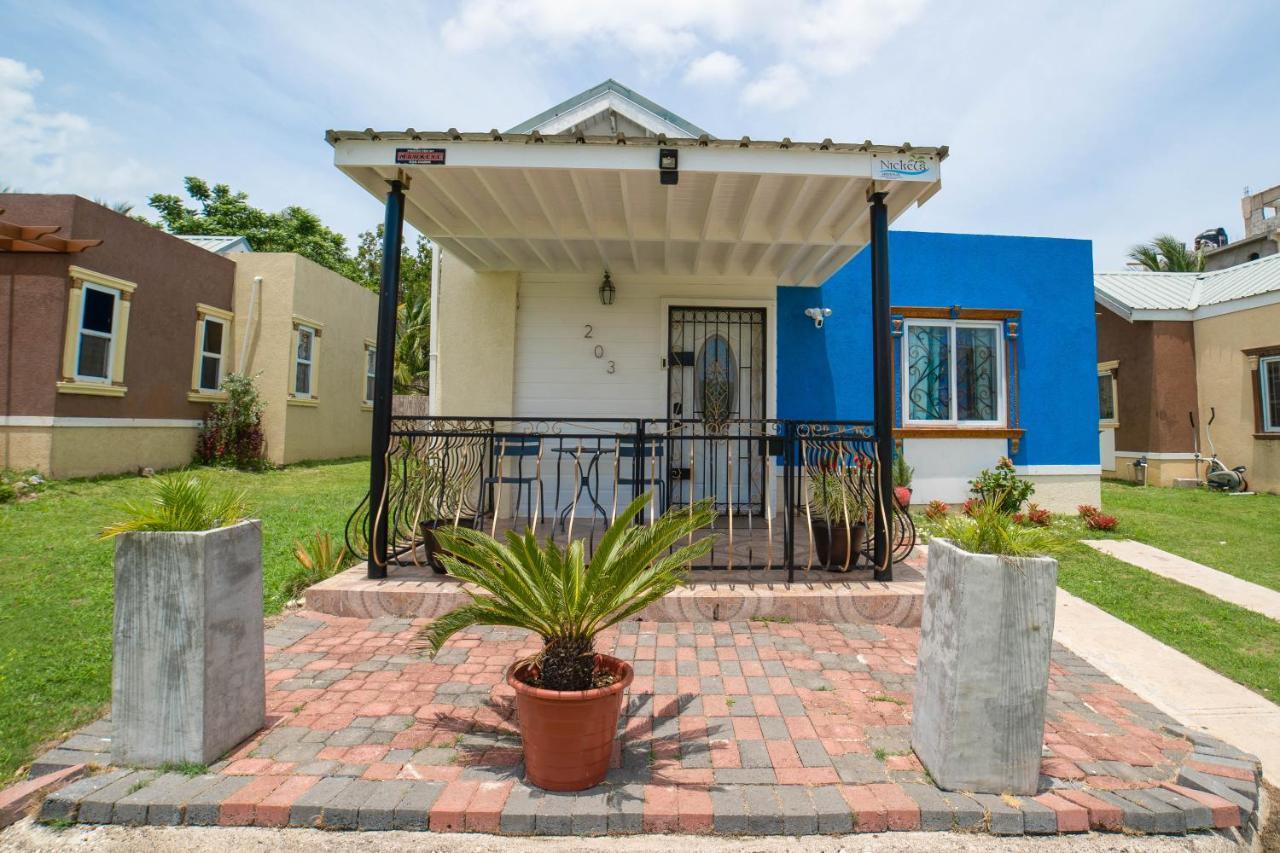Nickels Garden Villas Montego Bay Exterior photo