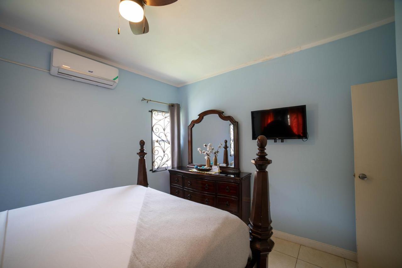 Nickels Garden Villas Montego Bay Exterior photo